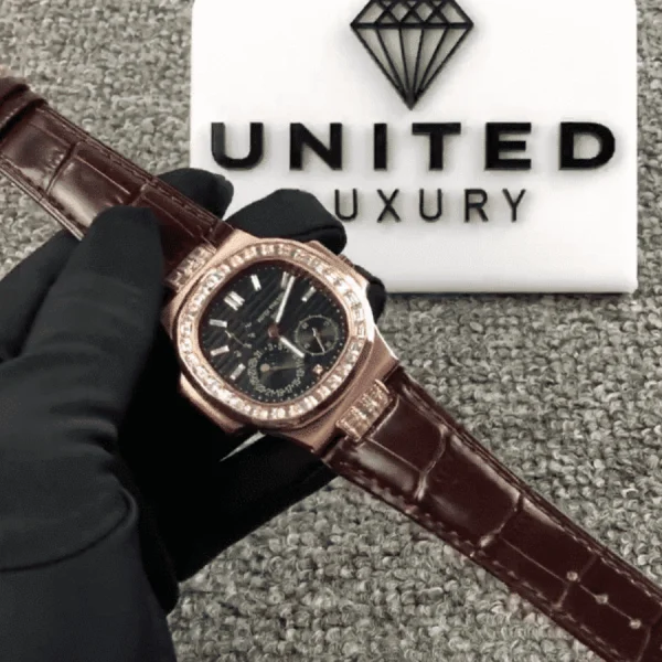 Patek Philippe Nautilus 5724 Baguette Diamonds 1:1 Clone Edition - Image 3